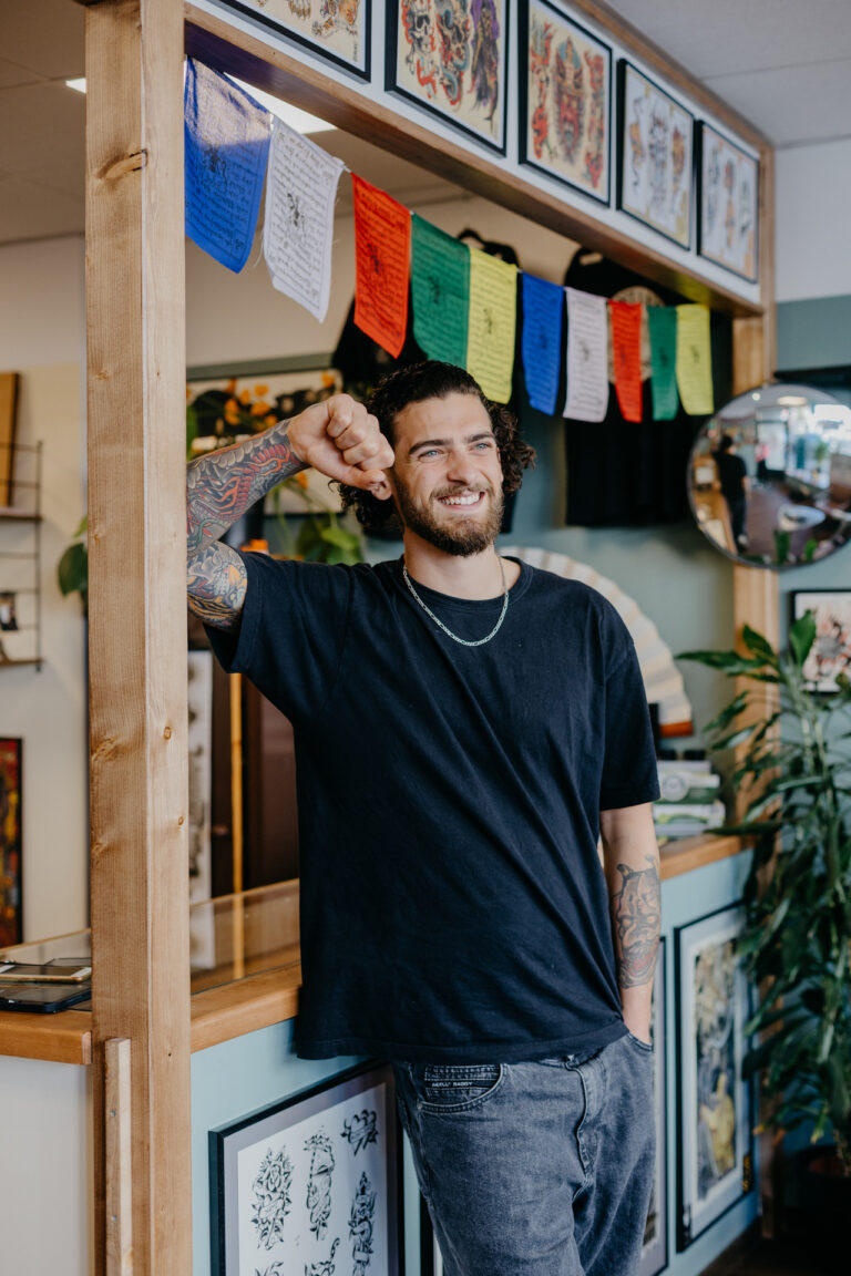 Tattoo-Reportage mit Tätowierer Filip Lonien – Serpent Water Tattoo in Trier